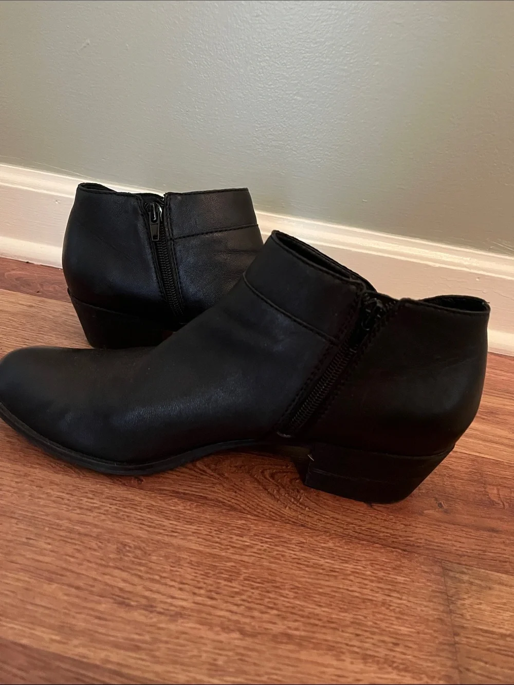 Lucky Brand women’s Black Leather Ankle Booties